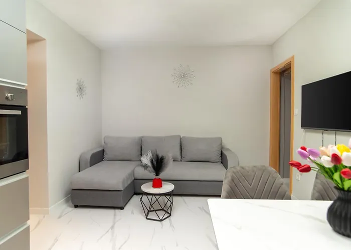 Balcsi Apartment *